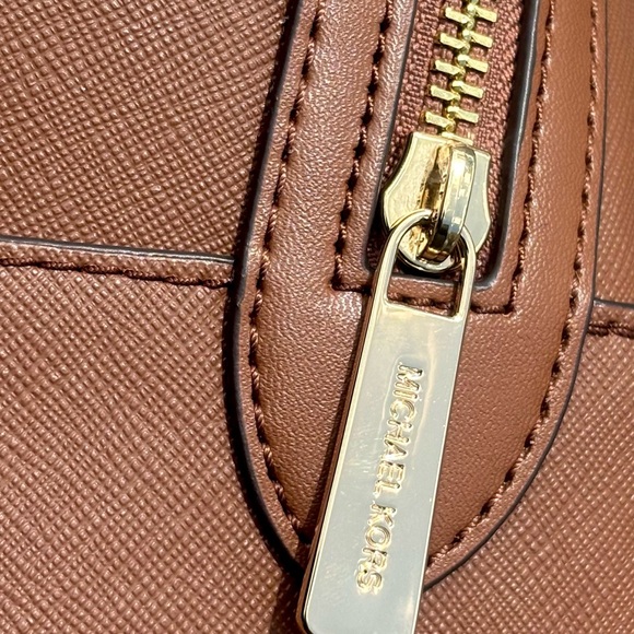 $298 Michael Kors SHEILA MD BACKPACK Bag MK Brown Saffiano Leather Handbag Purse - Picture 4 of 9